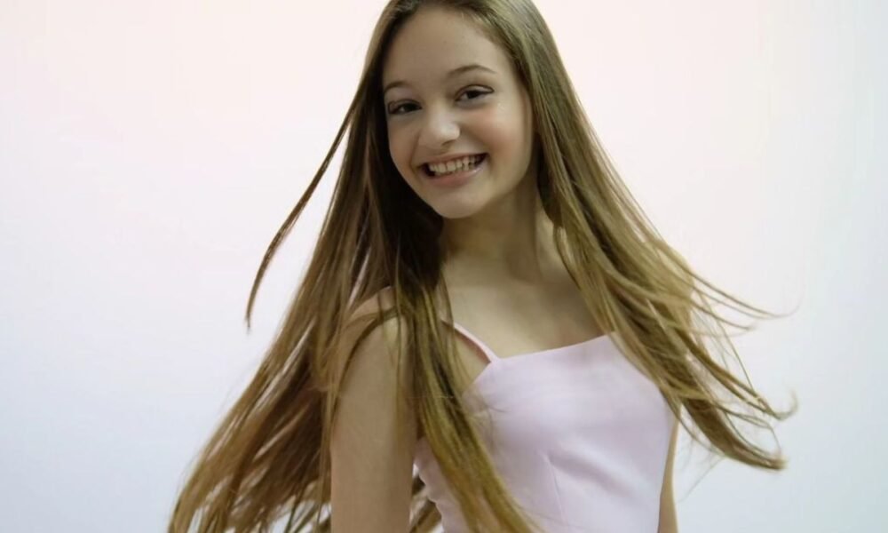 Yasmin Rossener, a jovem que conquista as redes sociais com seu estilo e sua criatividade