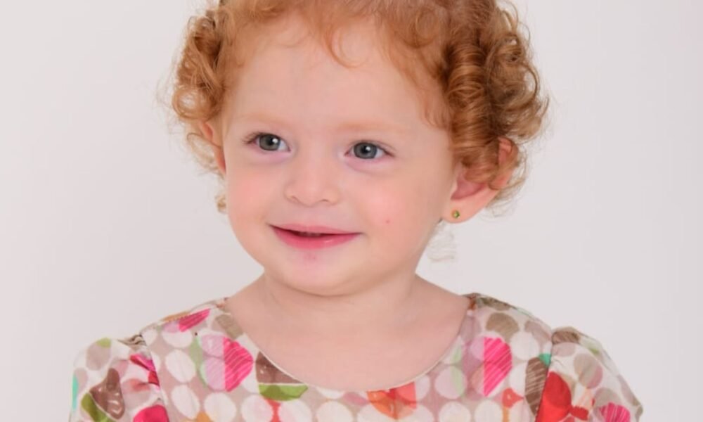 Liora Frenkel, a menina que conquista as redes sociais com seu sorriso e sua simpatia