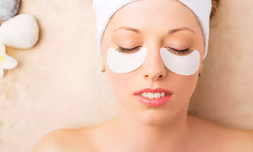 VEJA CUIDADOS E TRATAMENTOS PARA A REGIÃO DOS OLHOS E TESTA