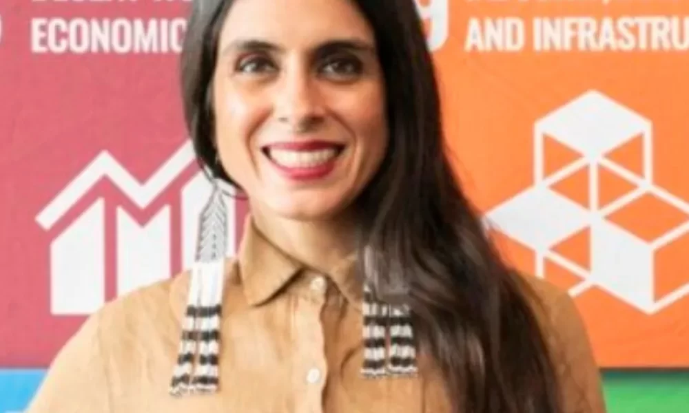 Diretora-executiva do Instituto Fashion Revolution, Fernanda Simon fala sobre ações pela moda responsável