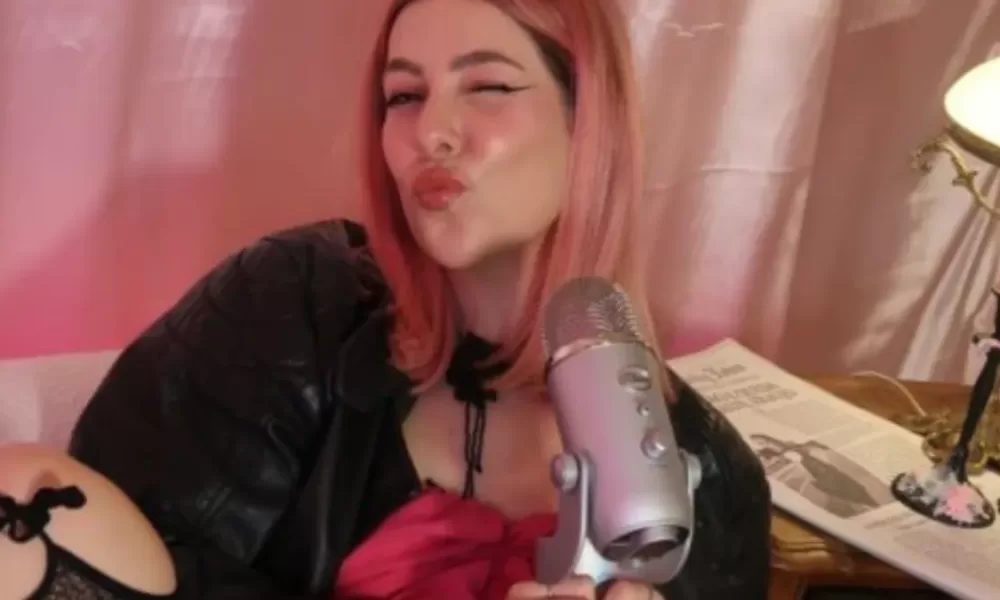 Ilustradora de temas femininos de sucesso na web, Nath Araújo lança podcast sobre ‘se perder no personagem’