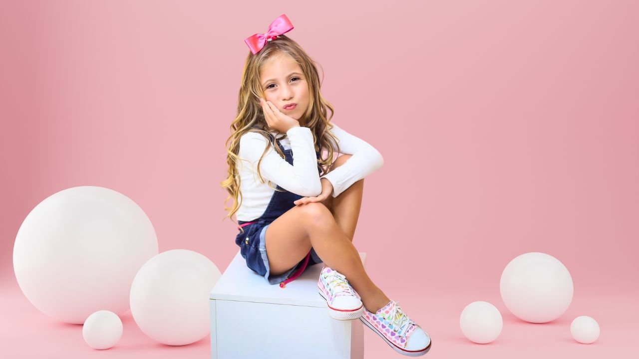 Elisa Ribeiro: A Mini Estrela de Marmelópolis Que Já Encanta o Mundo da Moda Infantil