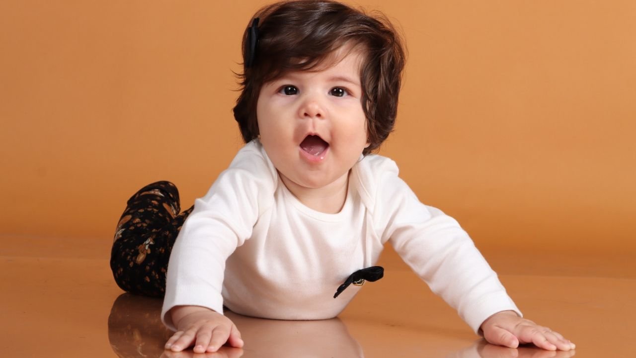 Antonella dos Santos: A Bebê que Encanta as Redes com Seu Carisma e Doçura Natural